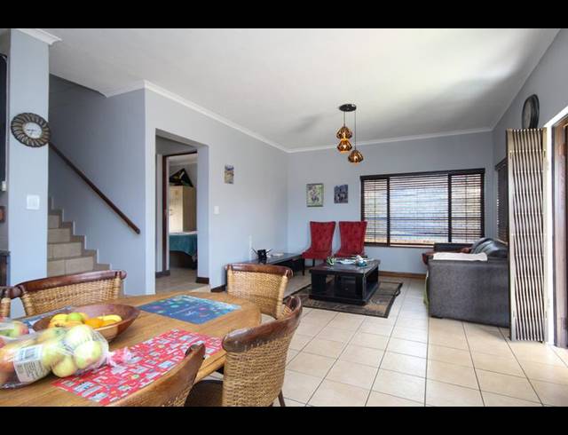 4 BEDROOM TOWNHOUSE FOR SALE IN THATCHFIELD